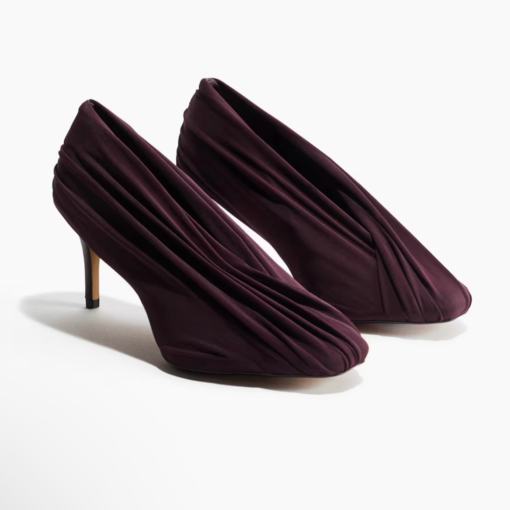H&M STUDIO COLLECTION
DRAPED PUMPS SIZE IN DARK PLUM PURPLE.
SIZE 10 (41) - Picture 5 of 11